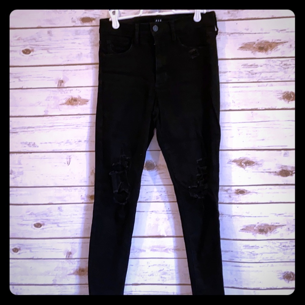 Black distressed high rise jegging